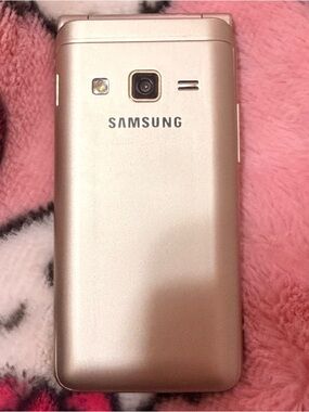Samsung Y2K Flip Phone